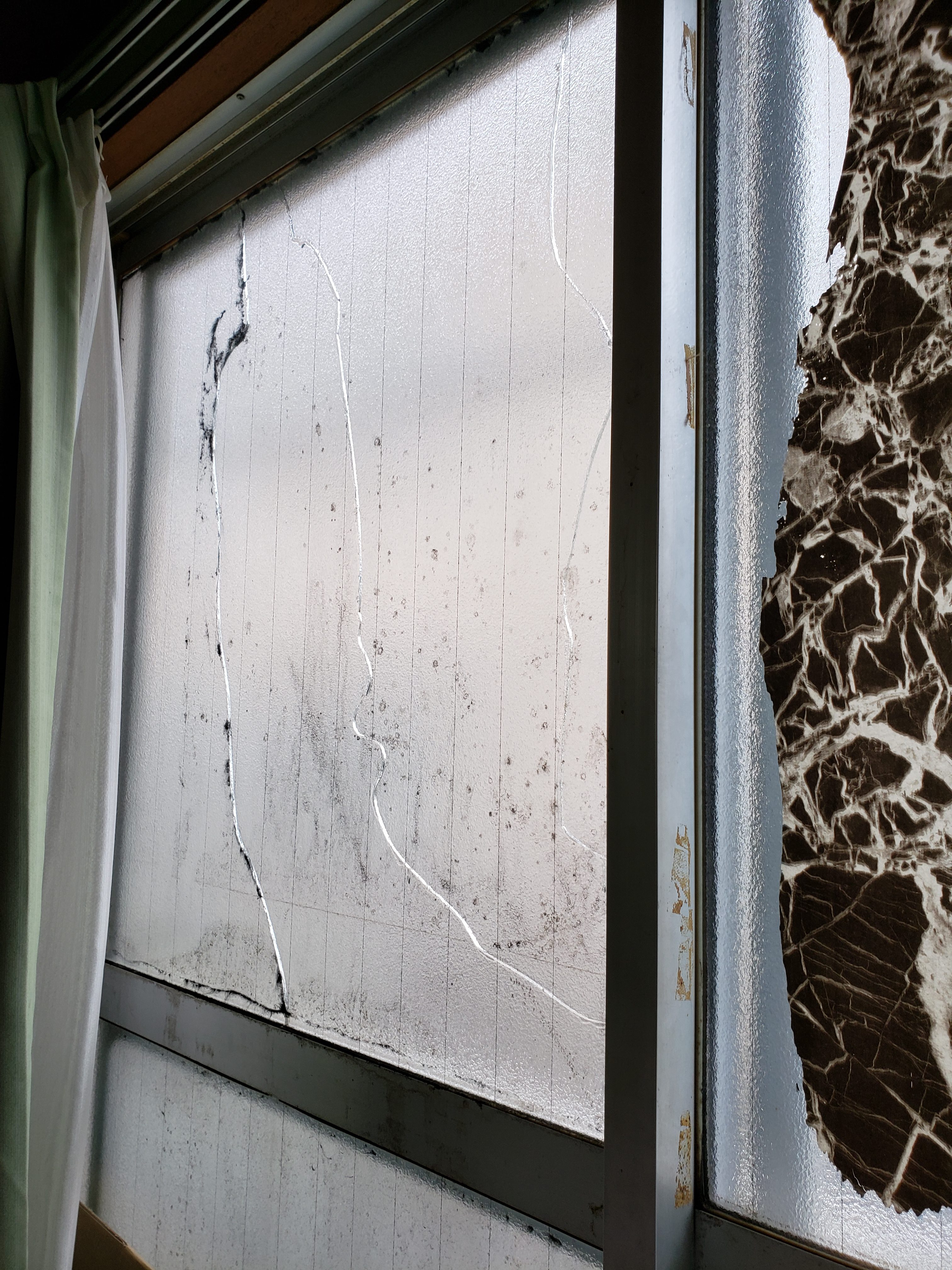 ガラス　割れ替え　現調 オカムラ・トーヨー住器のブログ メイン写真