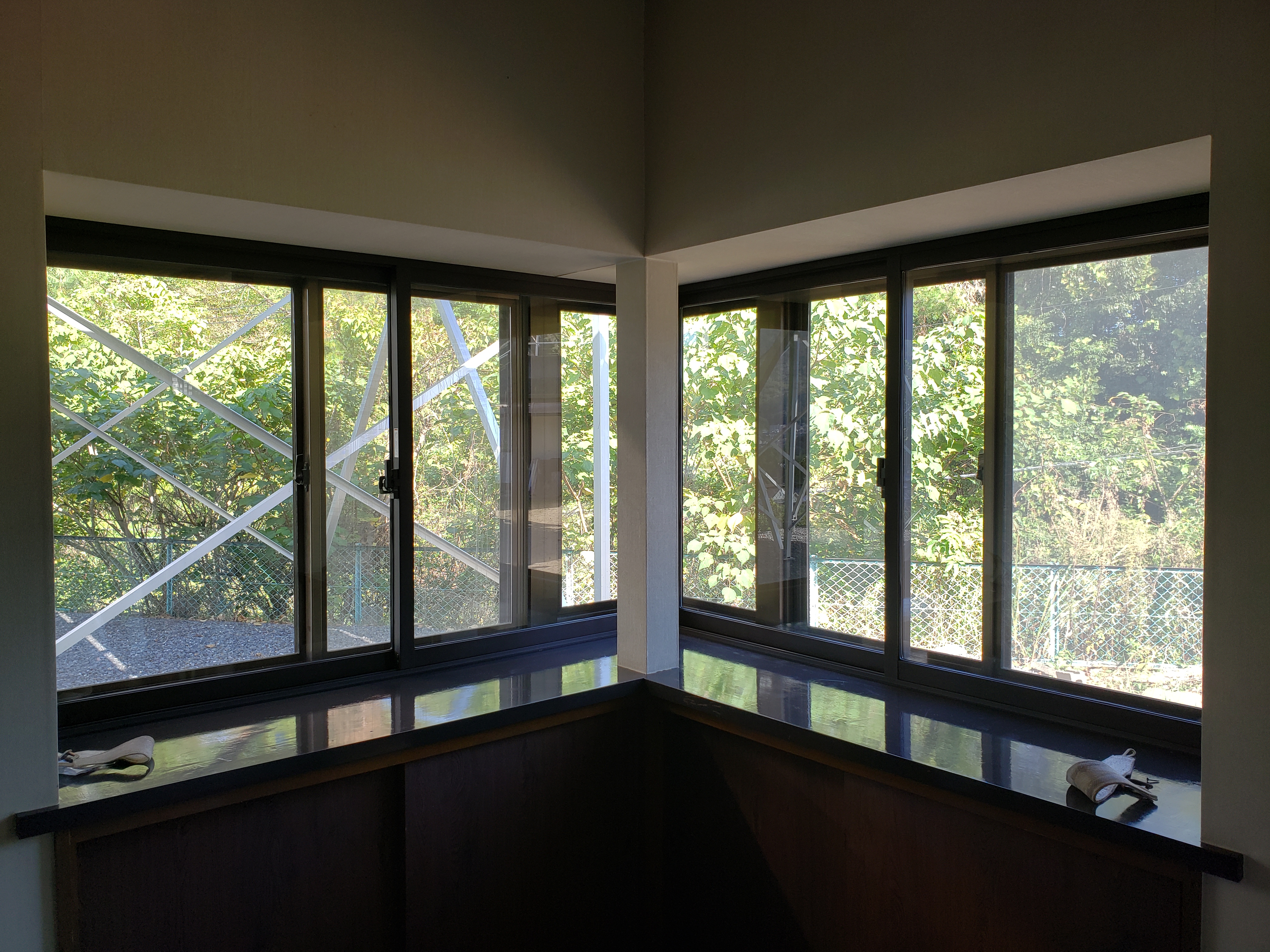 オカムラ・トーヨー住器のインプラス　コーナー出窓の施工事例写真