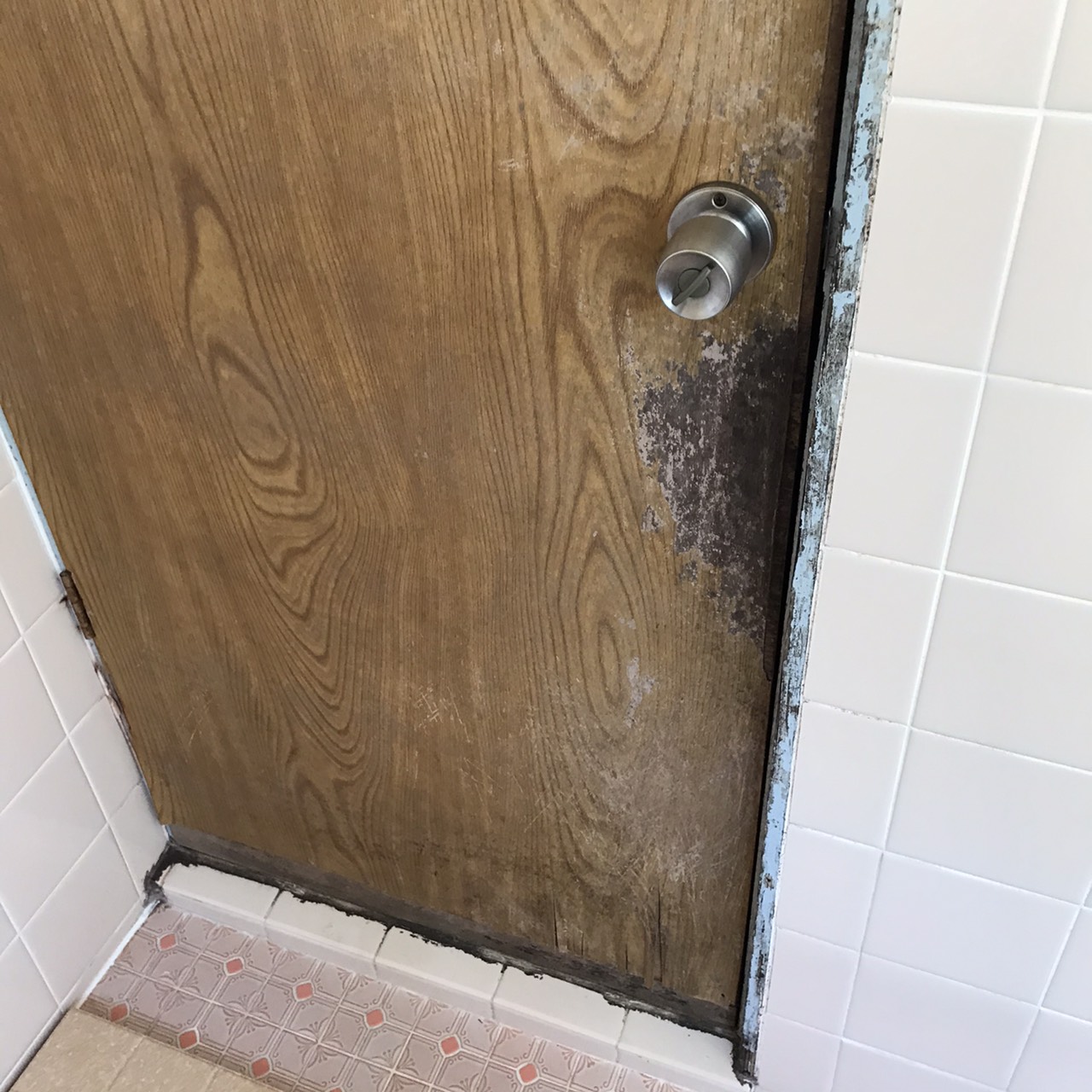 オカムラ・トーヨー住器の貸家　浴室ドア交換の施工前の写真3