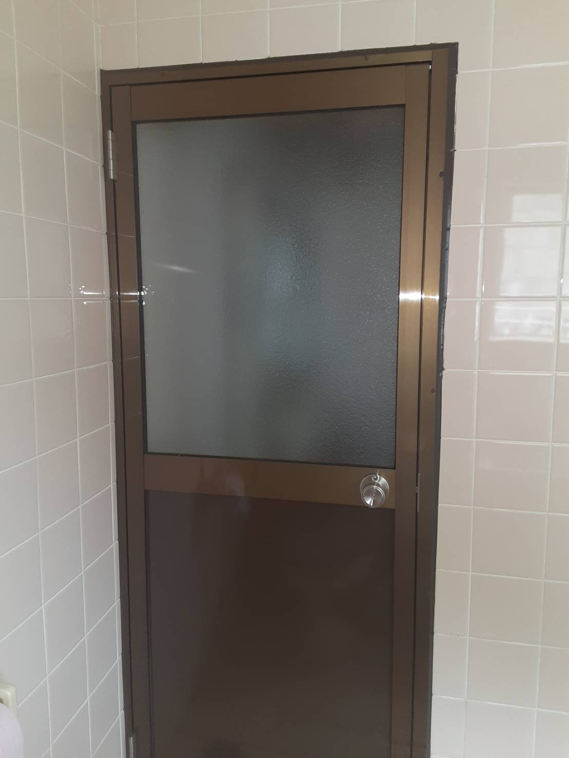 オカムラ・トーヨー住器の貸家　浴室ドア交換の施工事例写真