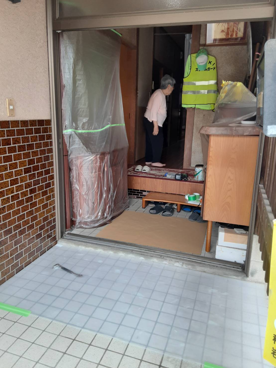 オカムラ・トーヨー住器の玄関リフォーム　リシェント玄関引戸の施工後の写真1