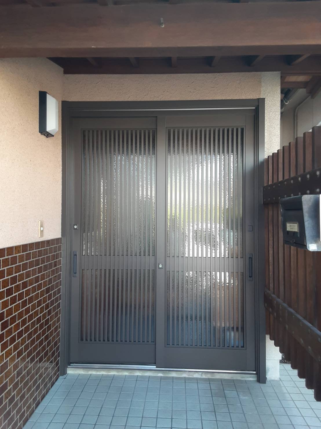 オカムラ・トーヨー住器の玄関リフォーム　リシェント玄関引戸の施工事例写真
