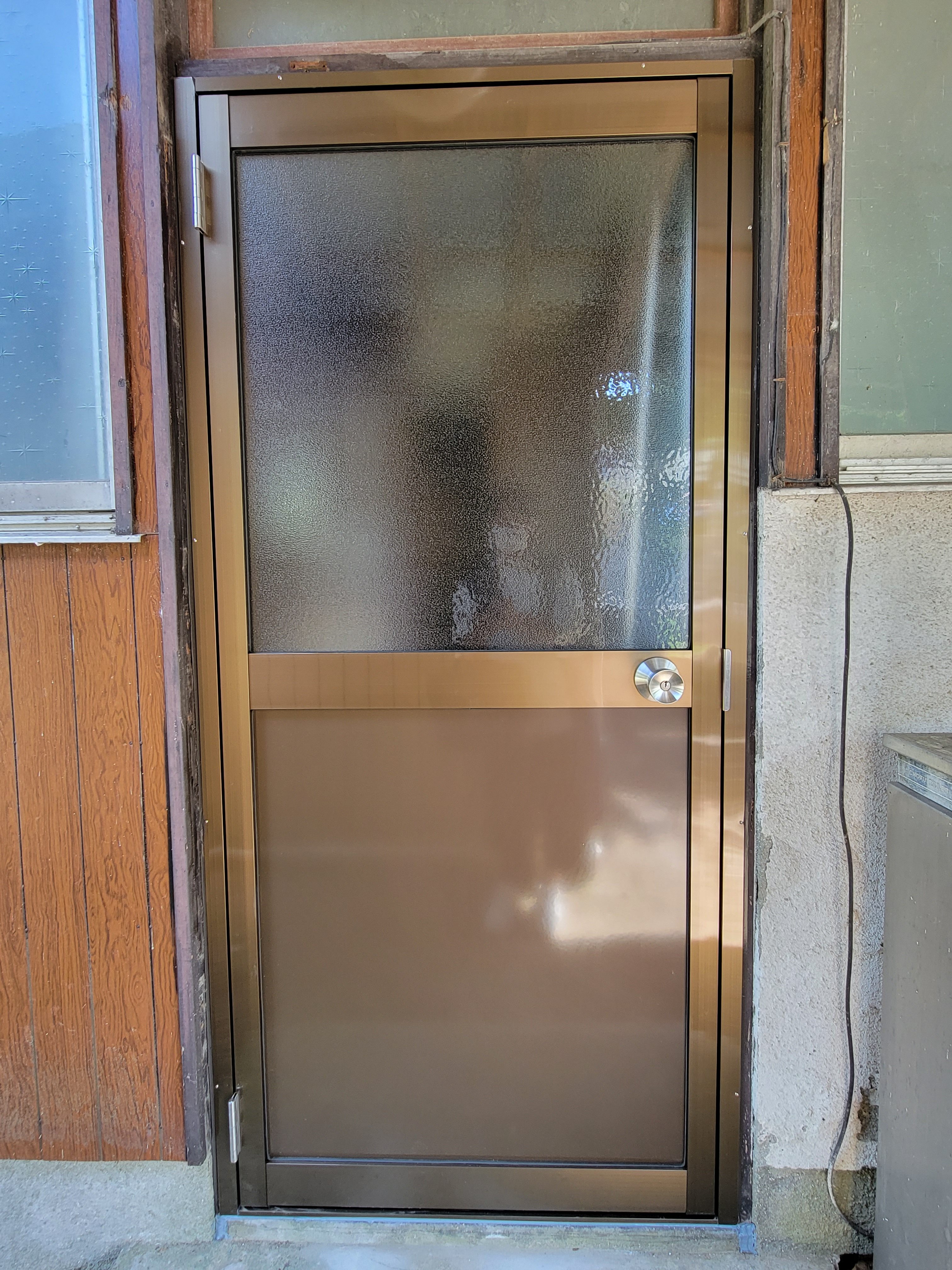 オカムラ・トーヨー住器の勝手口ドア交換　ロンカラーフラッシュドアの施工事例写真
