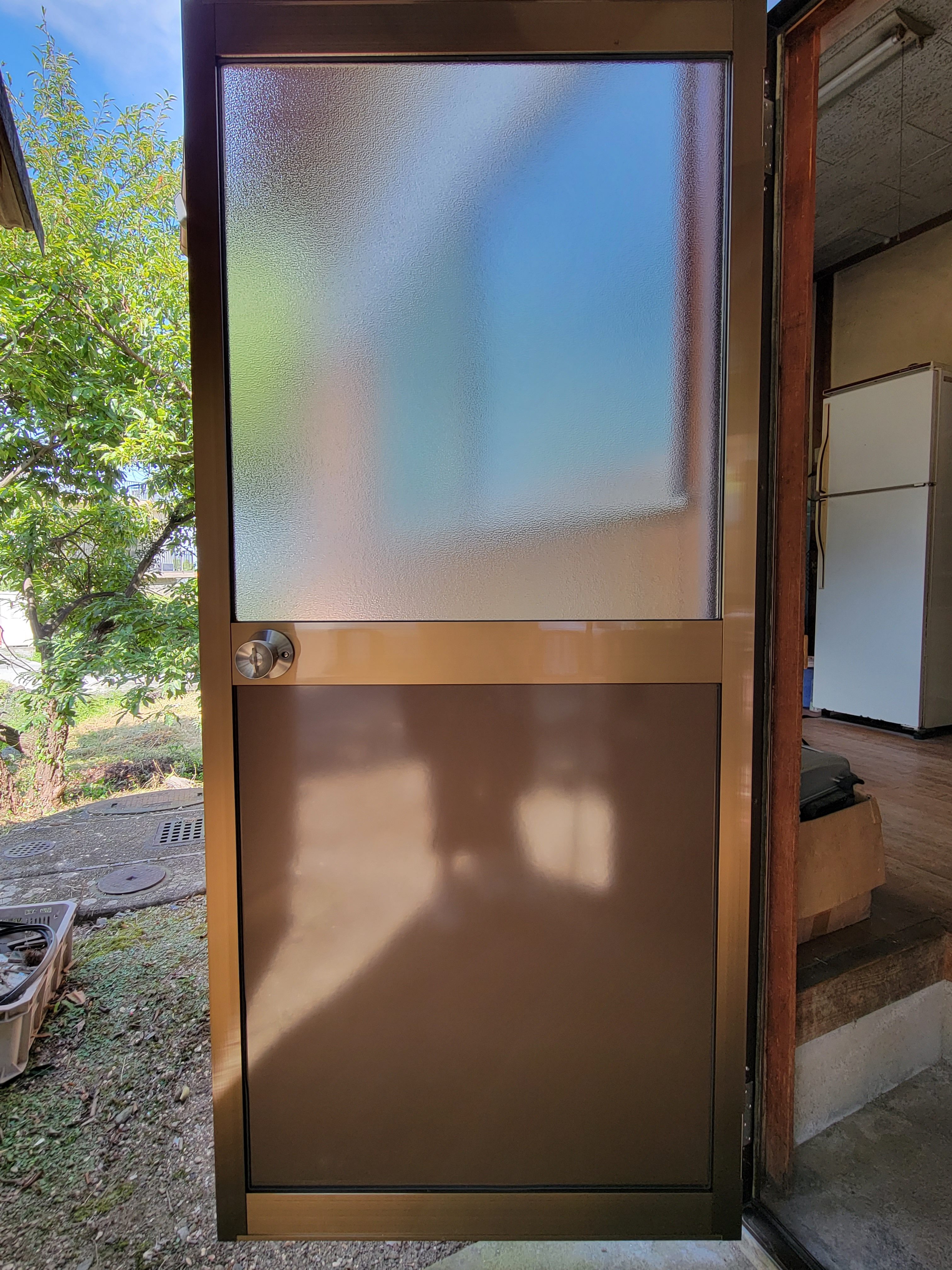 オカムラ・トーヨー住器の勝手口ドア交換　ロンカラーフラッシュドアの施工後の写真2