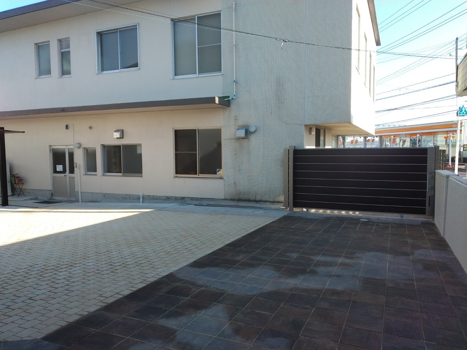 オカムラ・トーヨー住器の車庫回り　外構工事２の施工後の写真1