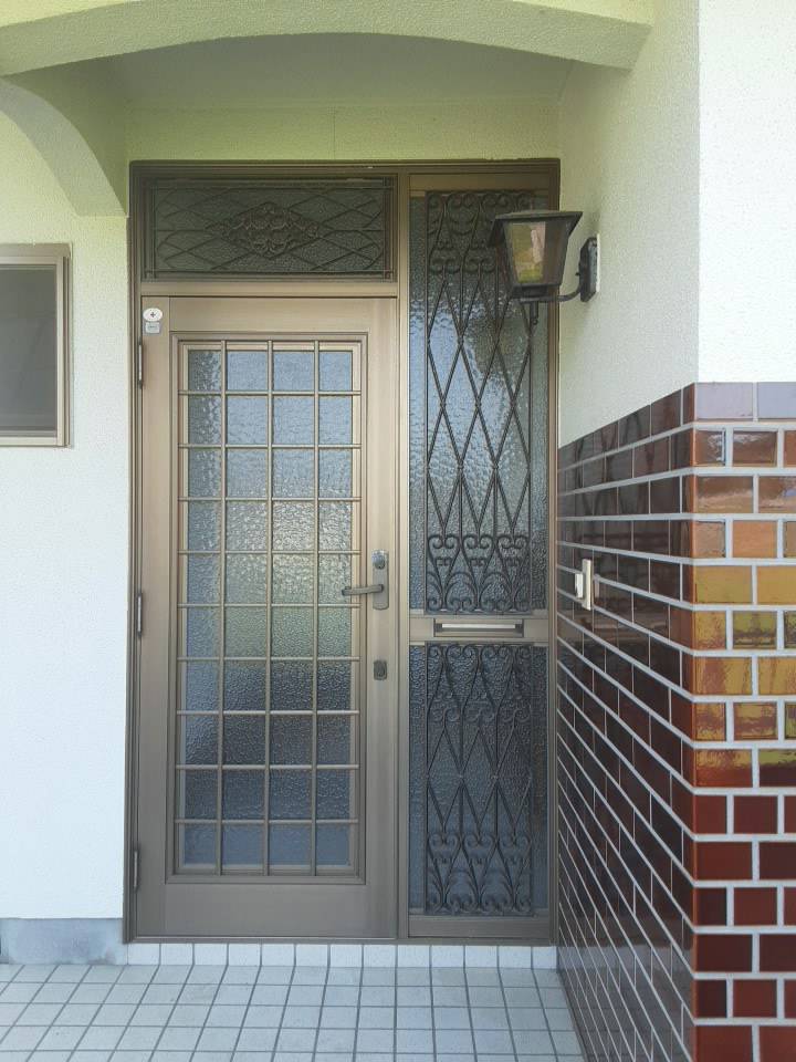 オカムラ・トーヨー住器の玄関ドアリフォーム　リシェントの施工前の写真1