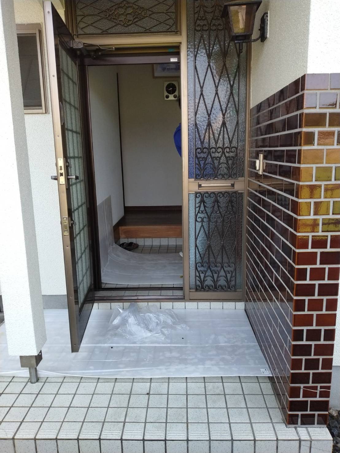 オカムラ・トーヨー住器の玄関ドアリフォーム　リシェントの施工前の写真2