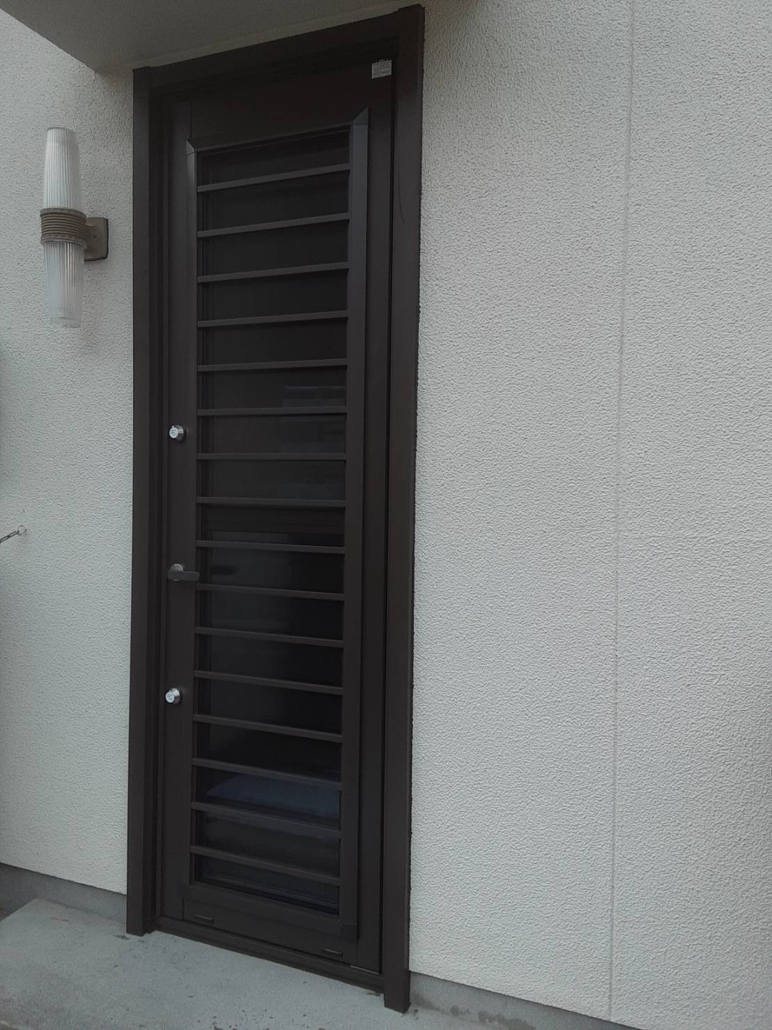 オカムラ・トーヨー住器の玄関・勝手口ドア交換　リシェント　補助金の施工後の写真2