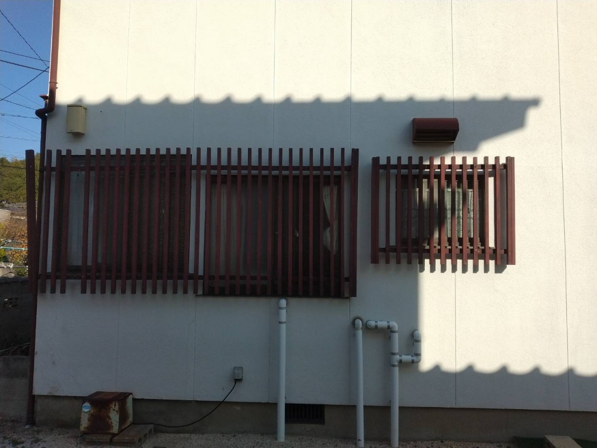 オカムラ・トーヨー住器の面格子取替工事　木製からアルミ製にの施工前の写真1
