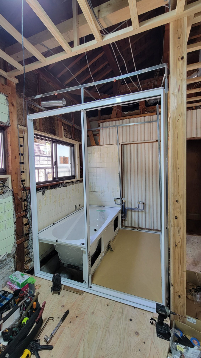 オカムラ・トーヨー住器のお風呂改修工事　在来のお風呂からユニットバスにの施工後の写真1