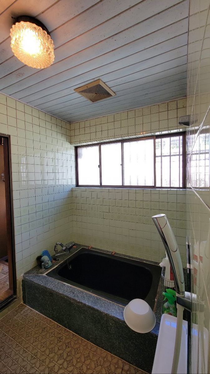 オカムラ・トーヨー住器のお風呂改修工事　在来のお風呂からユニットバスにの施工前の写真1