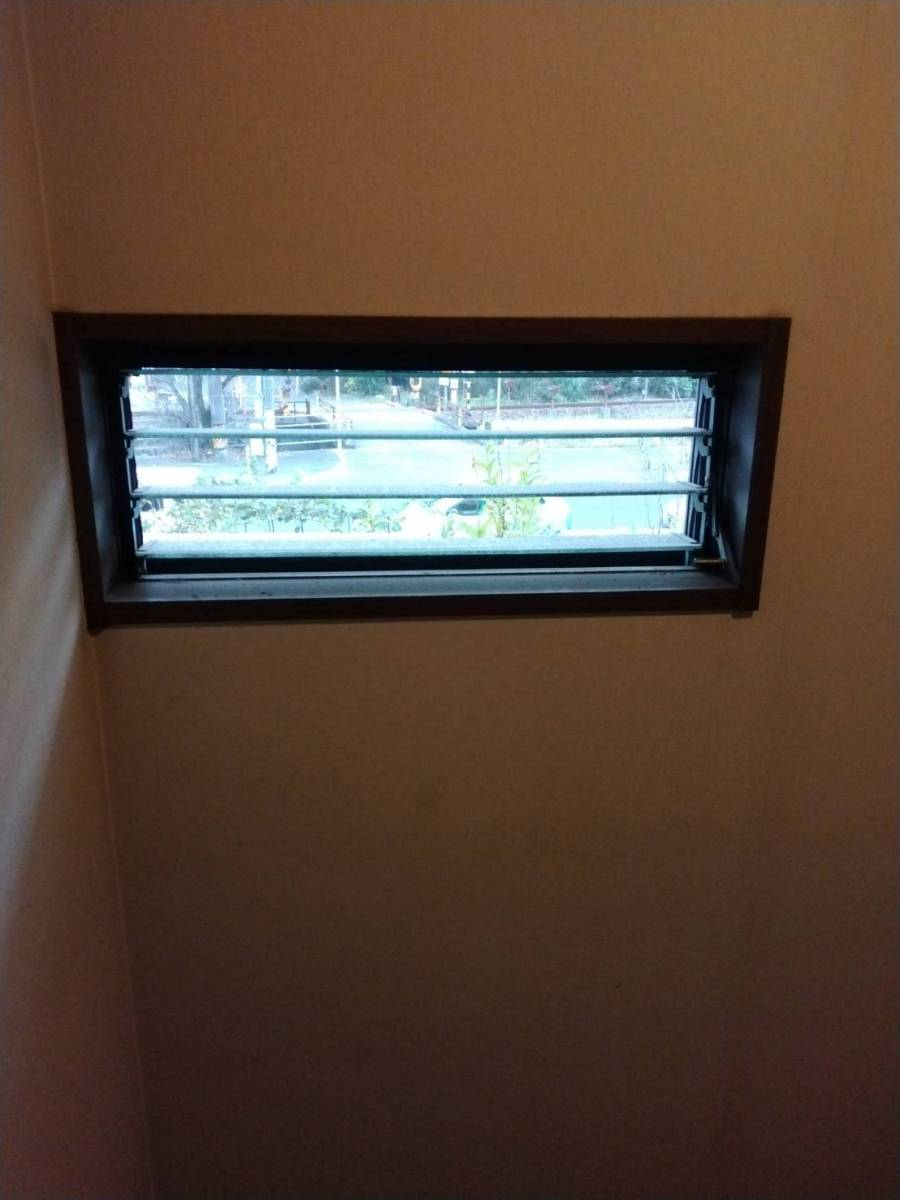 オカムラ・トーヨー住器の家中の窓　内窓インプラスの施工前の写真2