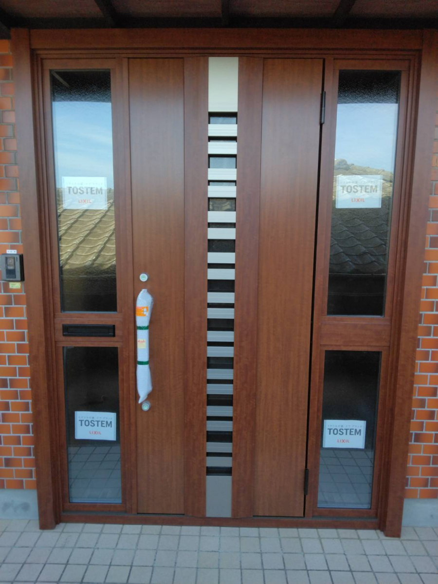 オカムラ・トーヨー住器の玄関ドア　取替工事　LIXIL　玄関ドア　リシェントの施工後の写真1