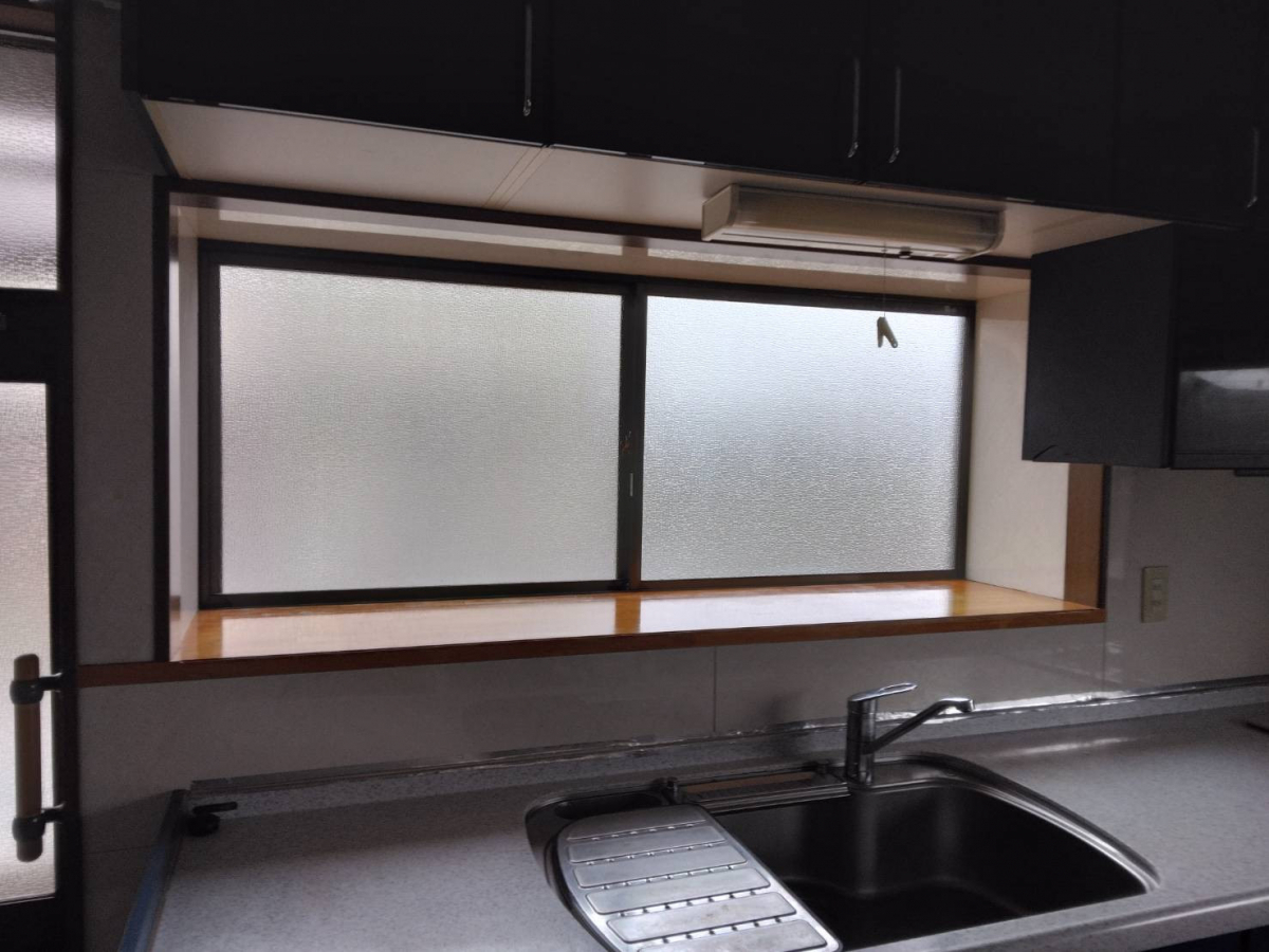 オカムラ・トーヨー住器の内窓取付工事　LIXIL　インプラス　補助金の施工前の写真1