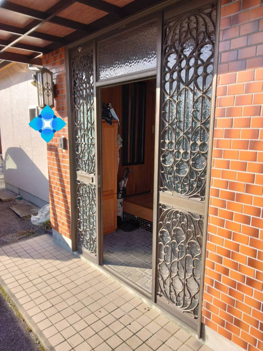オカムラ・トーヨー住器の玄関ドア　取替工事　LIXIL　玄関ドア　リシェントの施工前の写真2