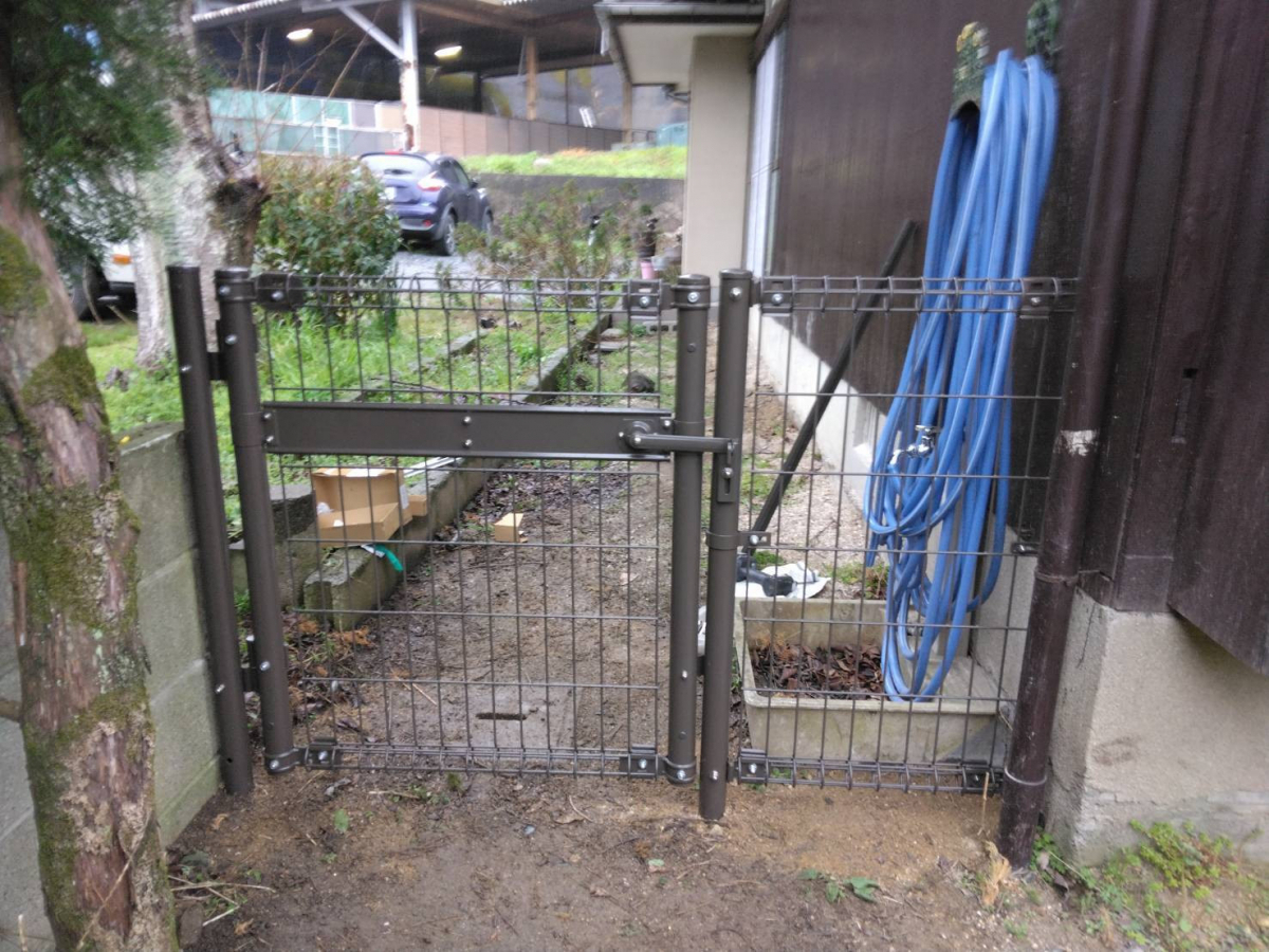 オカムラ・トーヨー住器の猪対策　スチール門扉の施工後の写真3