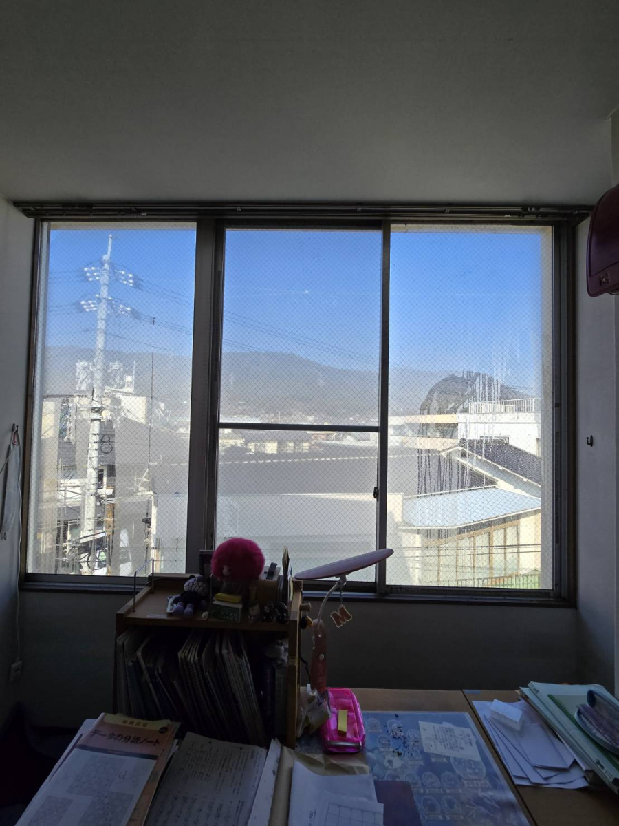 オカムラ・トーヨー住器の内窓取付工事 1dayリフォーム LIXIL インプラスの施工前の写真2