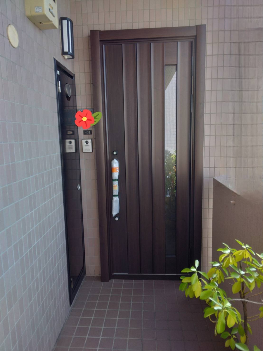 オカムラ・トーヨー住器の玄関ドア 取替工事 LIXILリシェントの施工後の写真1