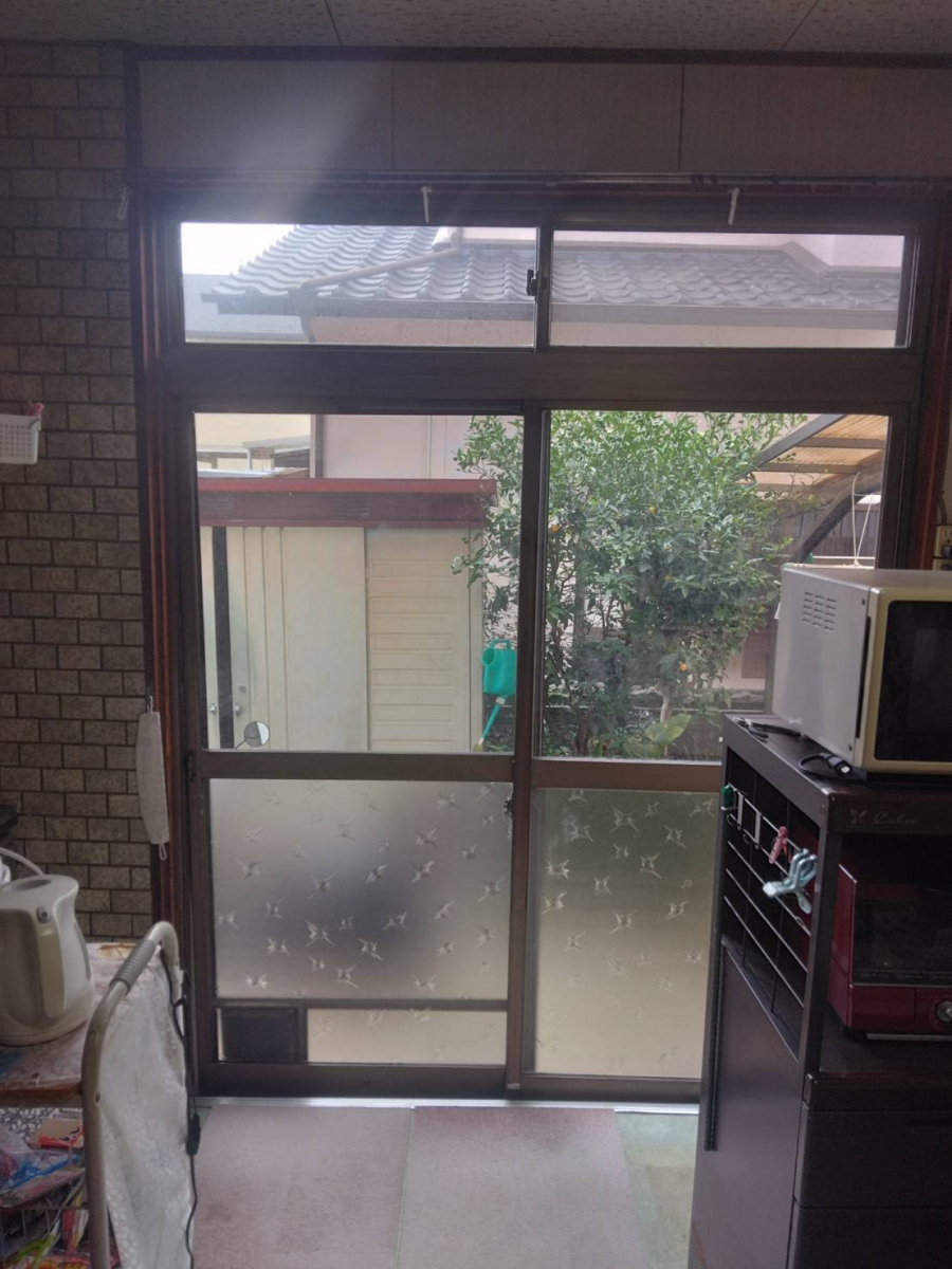 オカムラ・トーヨー住器の窓取替工事　LIXIL　取替窓　リプラスの施工前の写真2