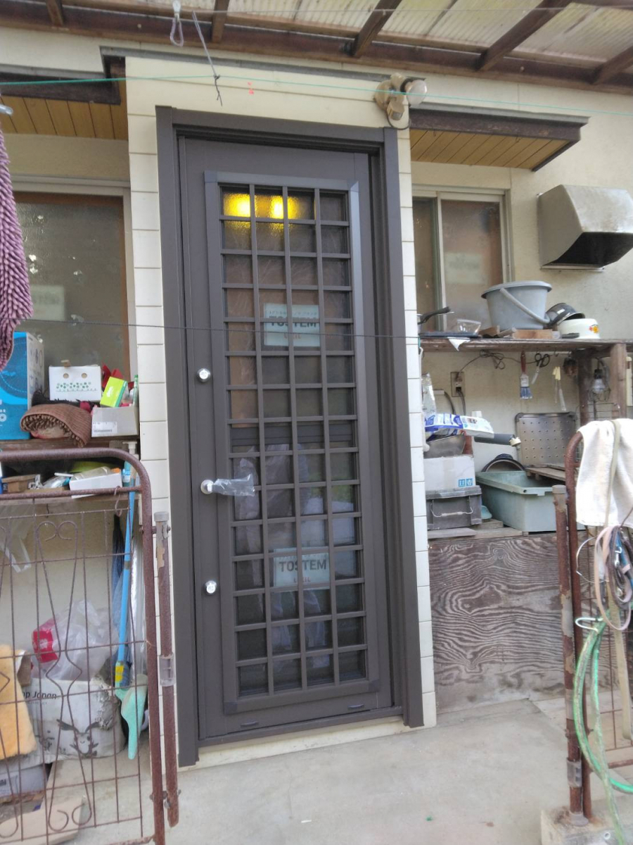オカムラ・トーヨー住器の玄関引戸・勝手口　交換　LIXIL　リシェント　１dayリフォームの施工後の写真1