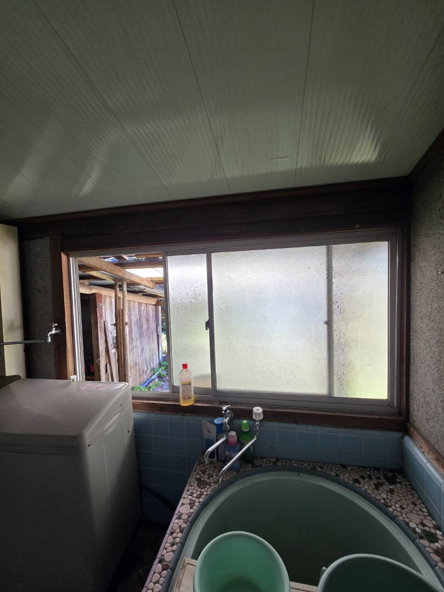 オカムラ・トーヨー住器の五右衛門風呂からユニットバスにの施工前の写真1