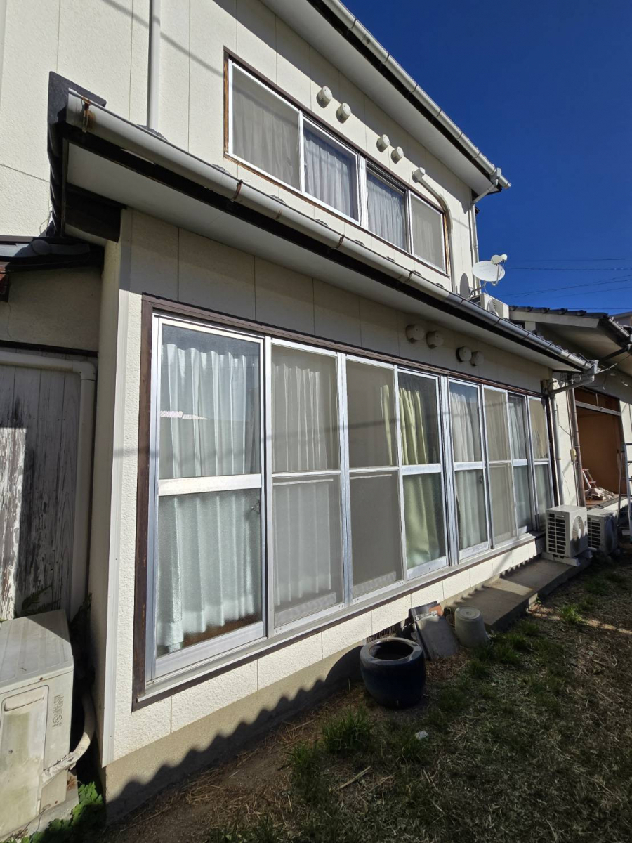 オカムラ・トーヨー住器の外窓交換　LIXIL　リプラスの施工前の写真2