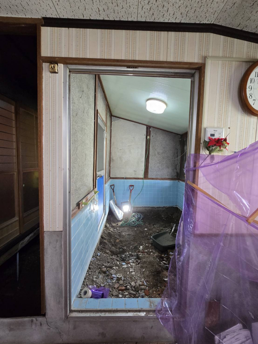 オカムラ・トーヨー住器の五右衛門風呂からユニットバスにの施工前の写真2