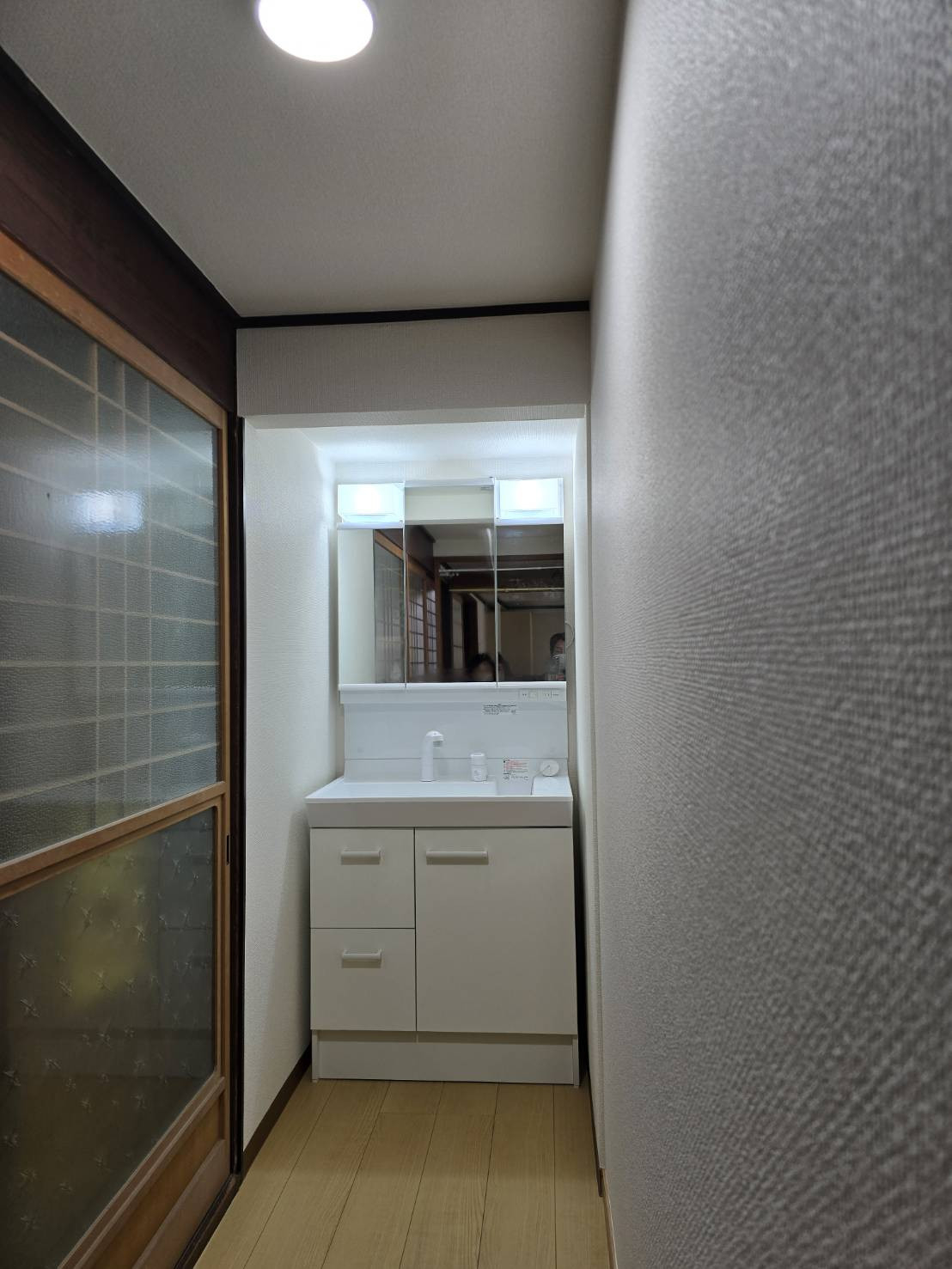 オカムラ・トーヨー住器の新設　洗面化粧台の施工後の写真2