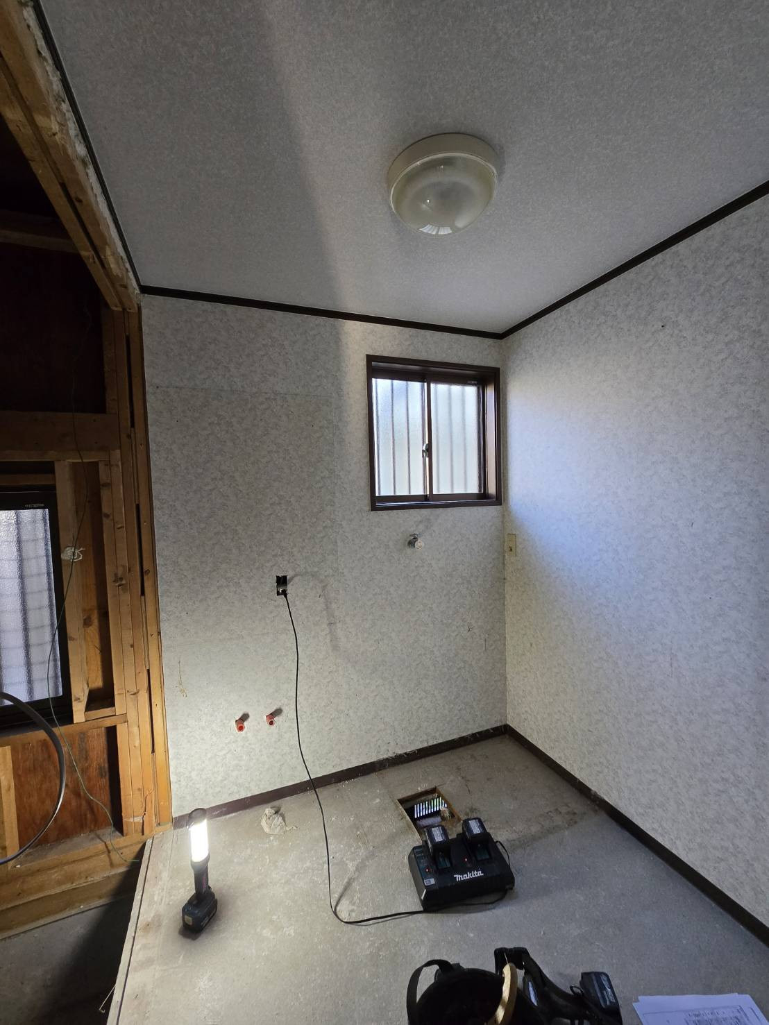 オカムラ・トーヨー住器の古い洗面所から今風の機能的空間への施工前の写真2